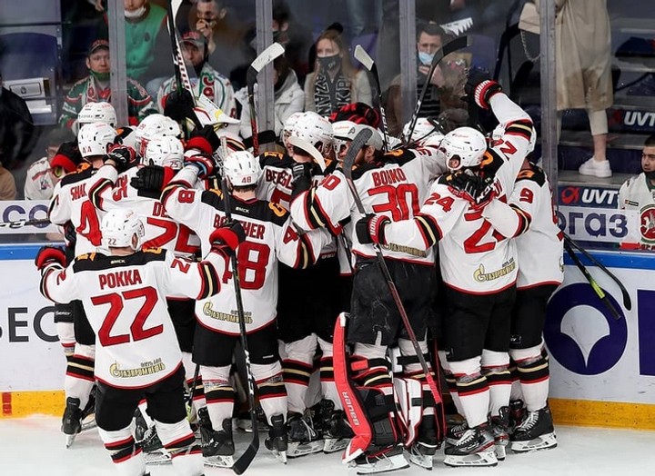 Domáci ani ťuk. KHL má za sebou nezvyčajnú semifinálovú sériu